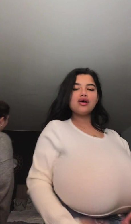 Melannia best model image