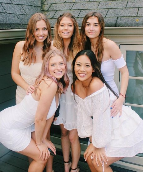 Ainsley Weaver model perfect image