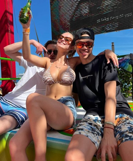 Ainsley Weaver star sex img