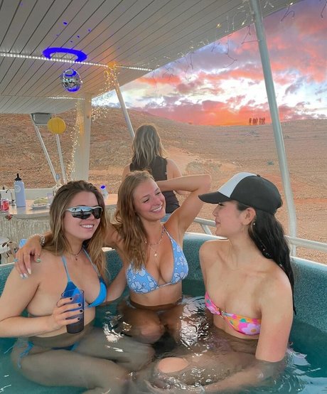 Ainsley Weaver model nice images