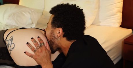 Little Trap sexy actress galleries