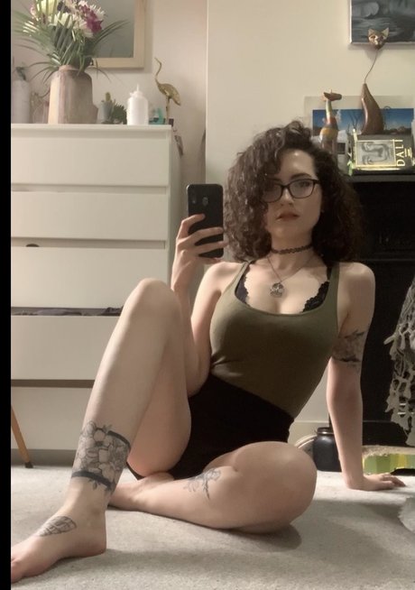 MikeyyRoses9 naked pornstar img