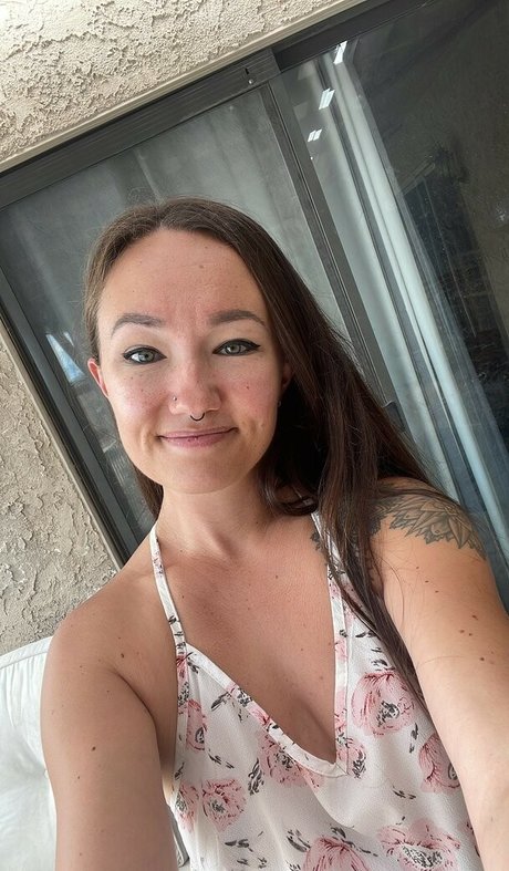 Xxxkhloekarter pornstar erotic pics