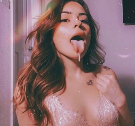 AliiceApple xxx star image