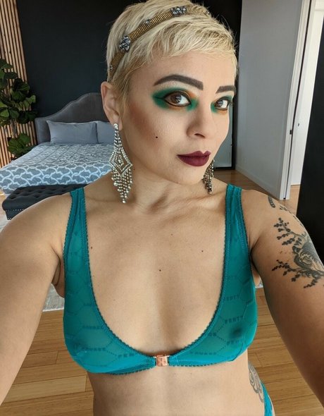 Evelyn Vinyl high quality actress pictures