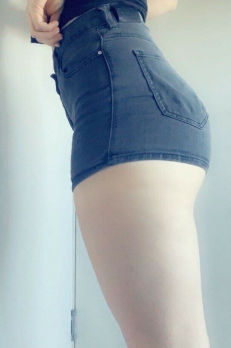 baby make it hurt nudes model image