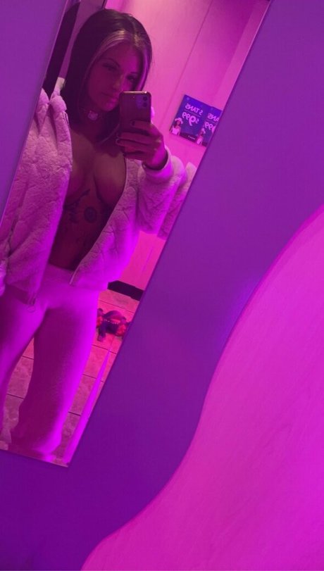 Smashleyyyy top star pic