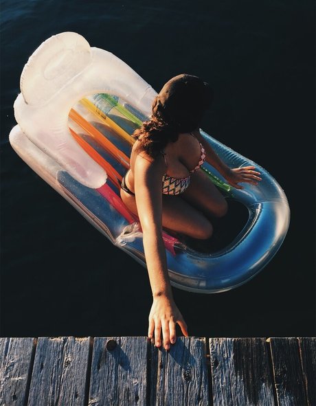 Kylie Manue exclusive model pics