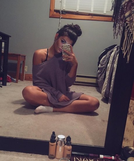 Kylie Manue art model images