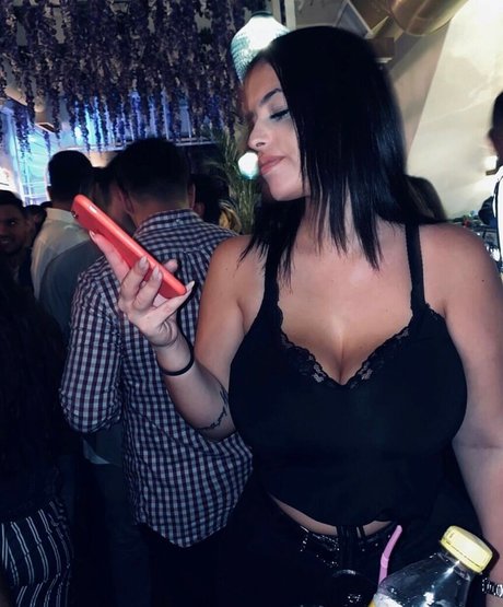 Chrysanthie model naked pics