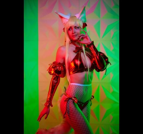 lovelyxriot model images