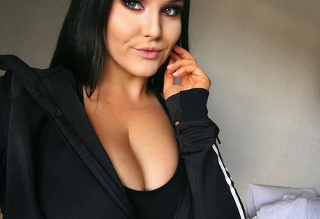 Tayla Cooper star high quality images