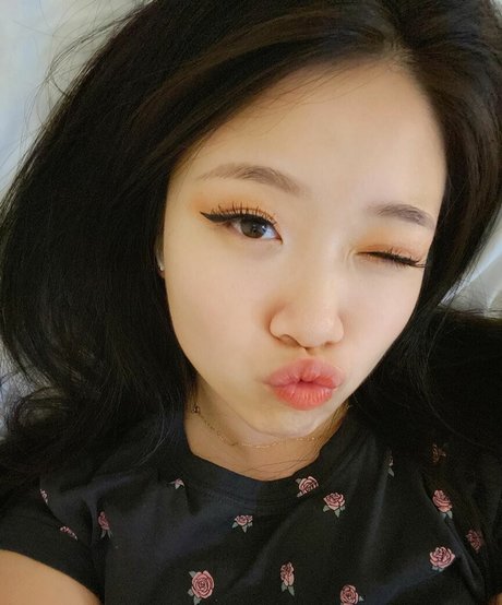 Bawnsai model porn photos