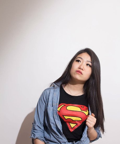 Bawnsai model nude picture