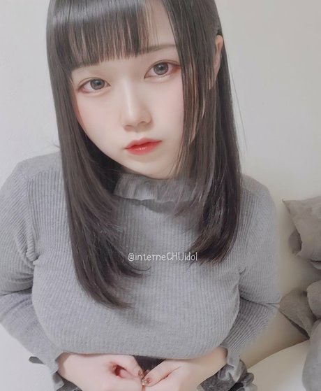 InterneCHUidol erotic model photos