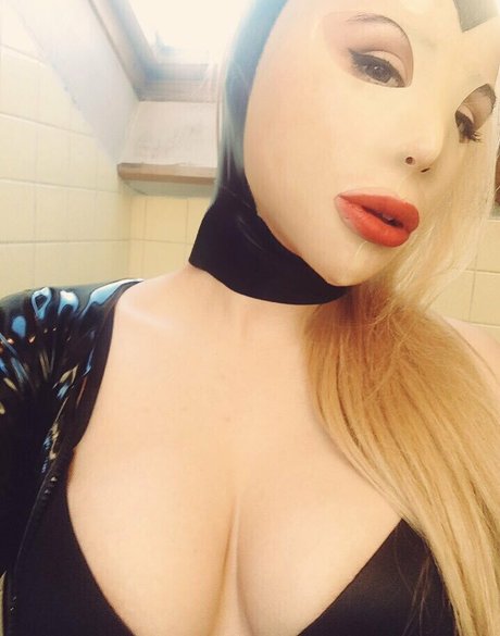 SophiaLarou sexy model gallery