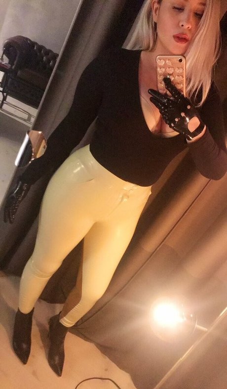 SophiaLarou pornstar nude images