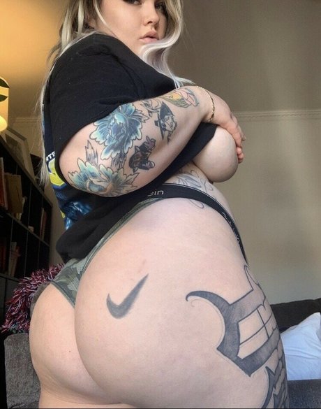 Rowdy Bands model perfect photo