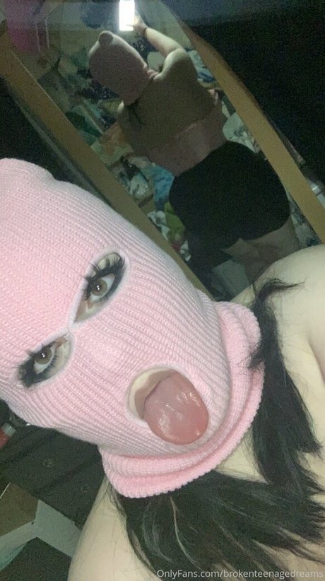 Brokenteenagedreams model porn archive