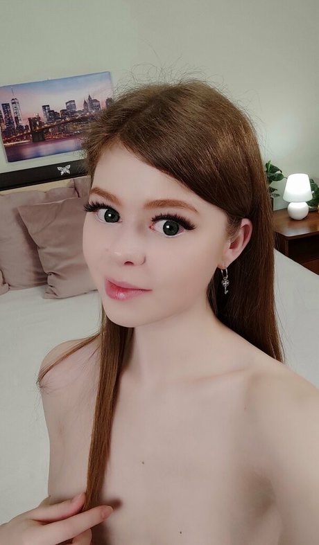 Sophia Wonder model exclusive picture