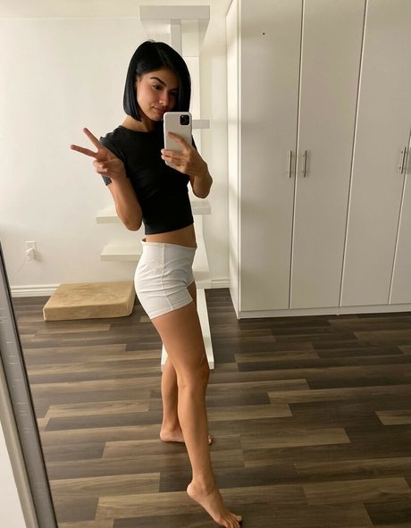 Galadriex pretty actress pic