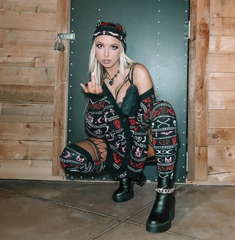 Laura Allie pornstar adult pictures