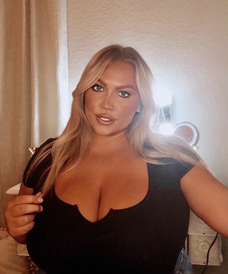 Hayden Buchko pornstar naked img