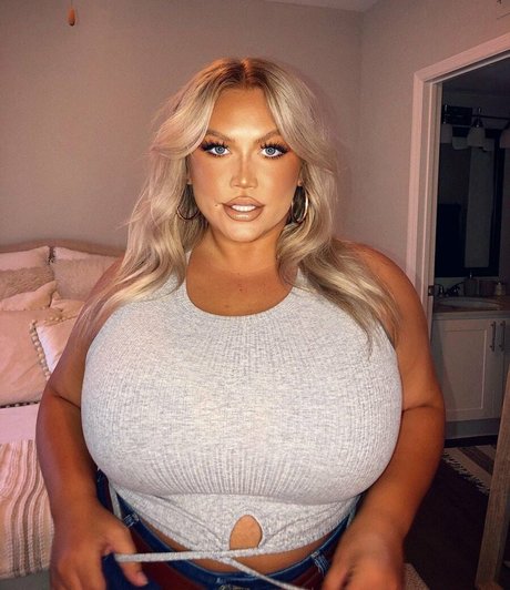 Hayden Buchko model beautiful pic