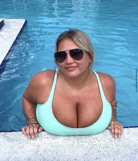 Hayden Buchko adult model img