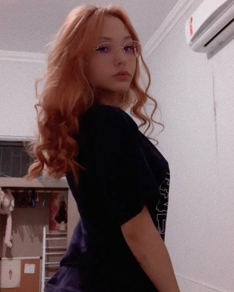 delveracris nudes actress photos