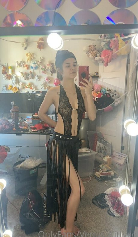 Venus Kitty pornstar perfect pics