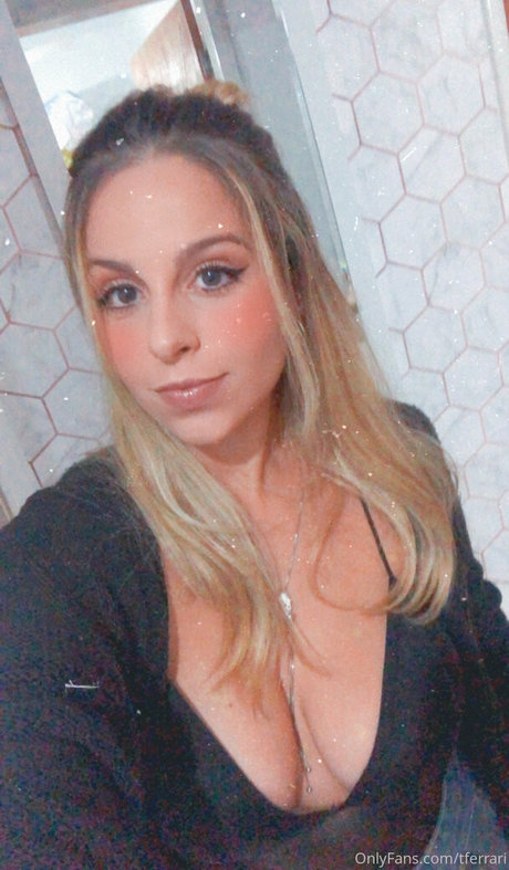 Thais Ferrari sexy model galleries