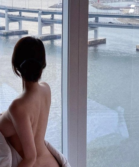 Si Young star naked photos