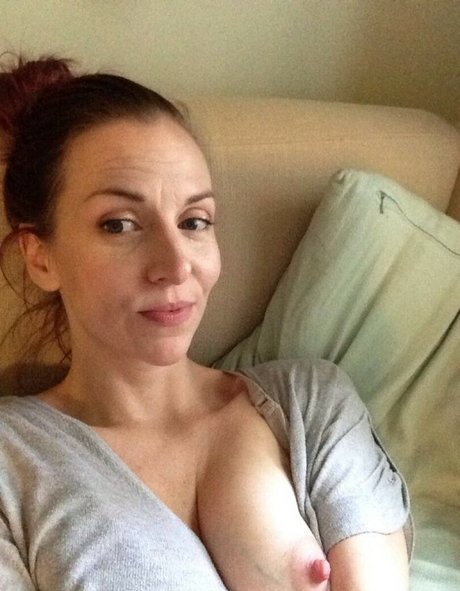 AliceWhite pretty model photo