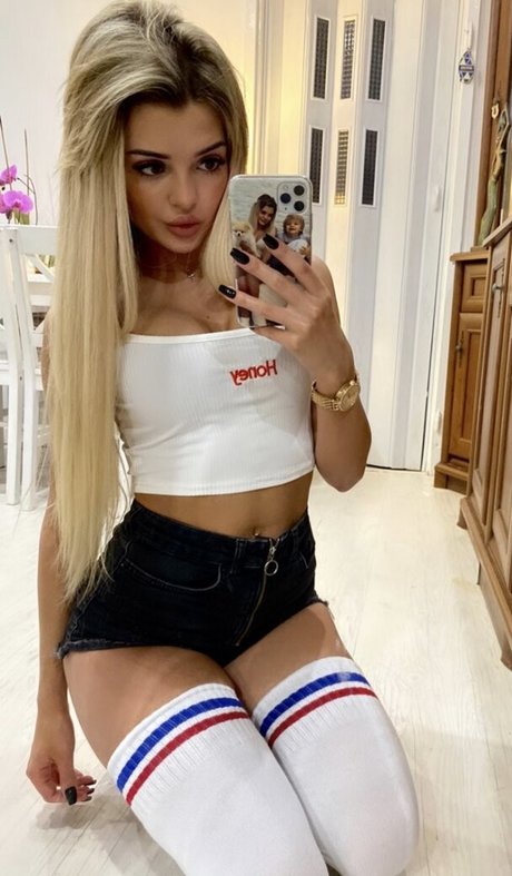 Justyna Jalowiecka star art photos