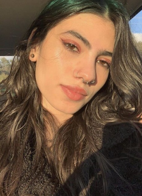 siinniister erotic actress pictures