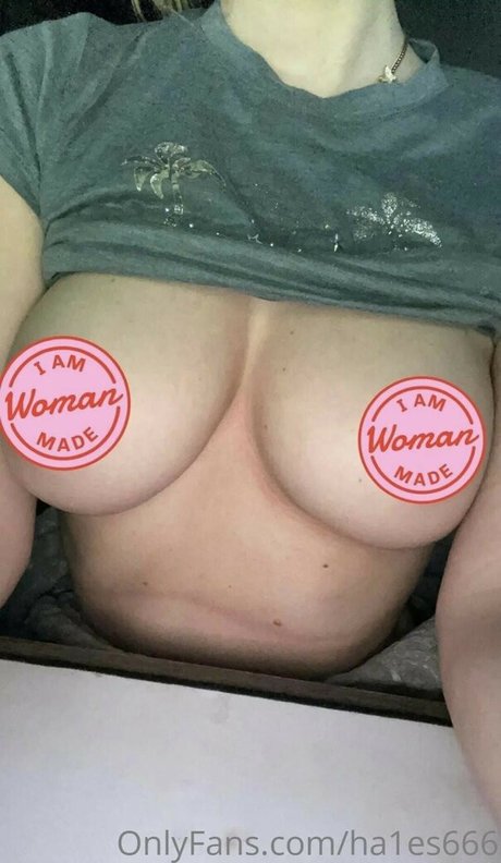 HayMartinn model nude pic