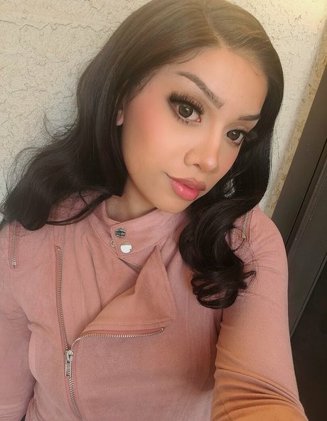 Mina Sin star free pictures