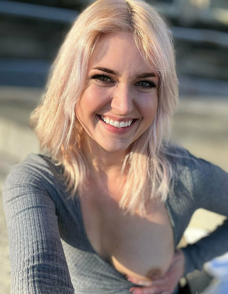 Wanderlust887 model image