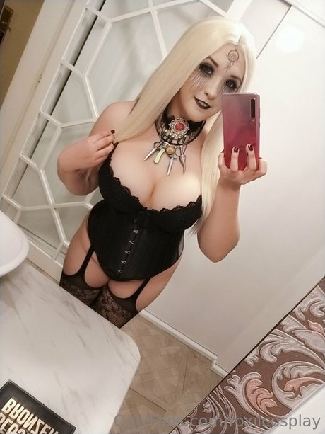 Roxii Cosplay star nudes photos