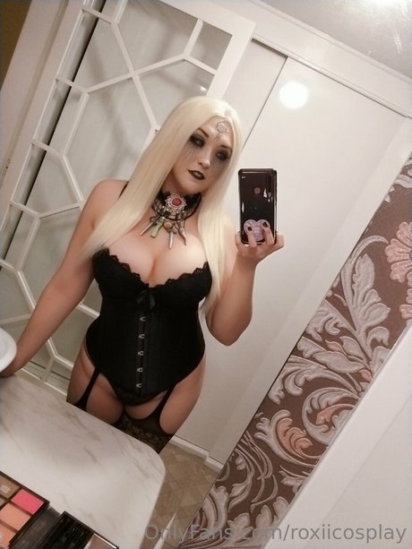 Roxii Cosplay sex star photos