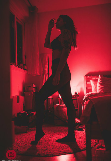 Queen Red art actress pictures