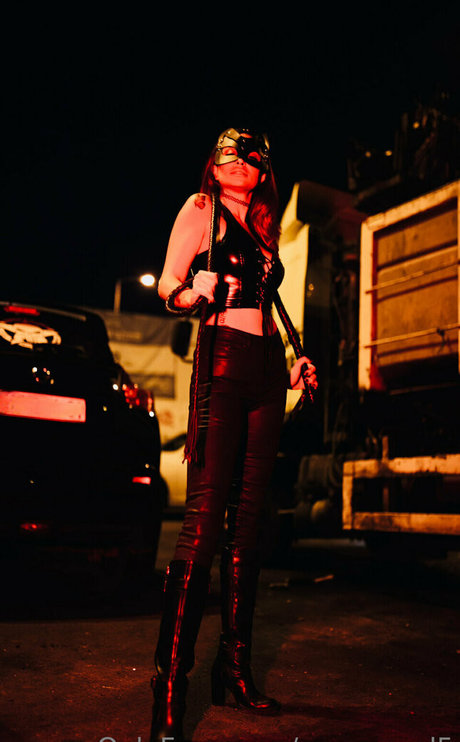 Queen Red model nudes photo