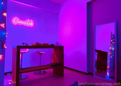 Queen Red sex pornstar photos