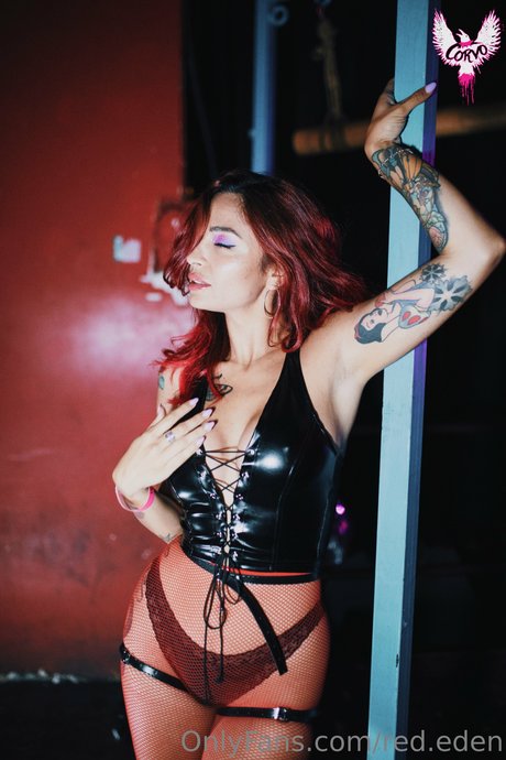 Queen Red model pretty photo