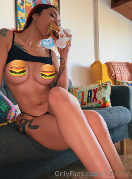 Queen Red star nudes img