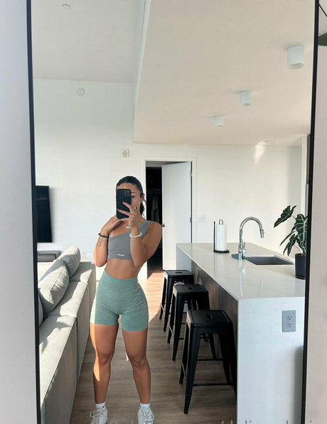 Delia Sylvain hd star img