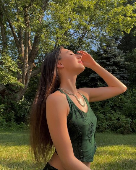 Amira Maroulis model xxx photos