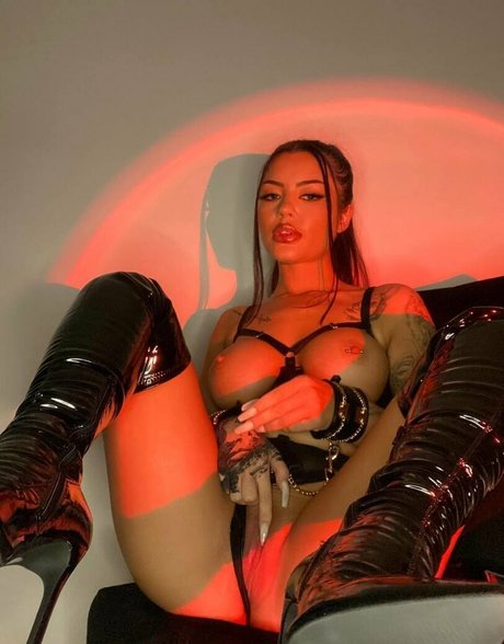 ChloeLorraineHorton top star pic