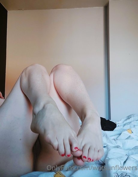 wetsunflowers model naked pictures